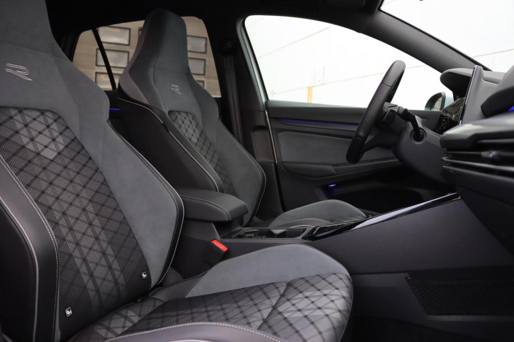 Volkswagen Golf 1.5 etsi r-line | 130pk | dsg7