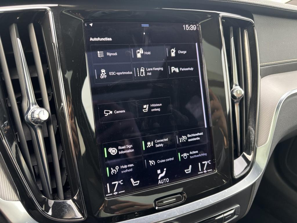 Volvo V60 t6 398pk recharge r-design| panodak| adap.cruise| camera| awd