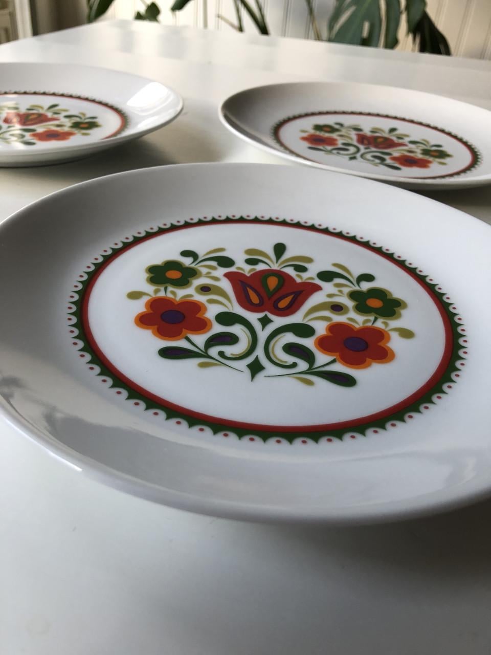 Leuk set van 5 vintage ontbijt bordjes met decor