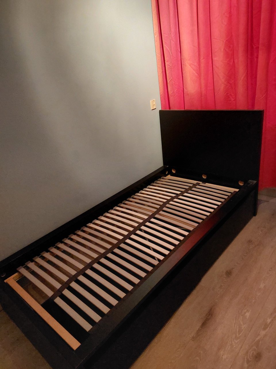 Bed eenpersoons, Malm IKEA met opberglades en lattenbodem Zwartbruin