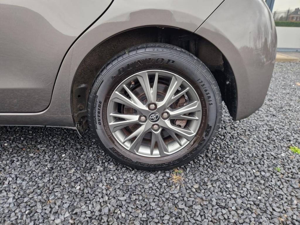 Toyota Yaris 1.5 hybrid dynamic | automaat | navi| rijstrookwaarschuwing | 