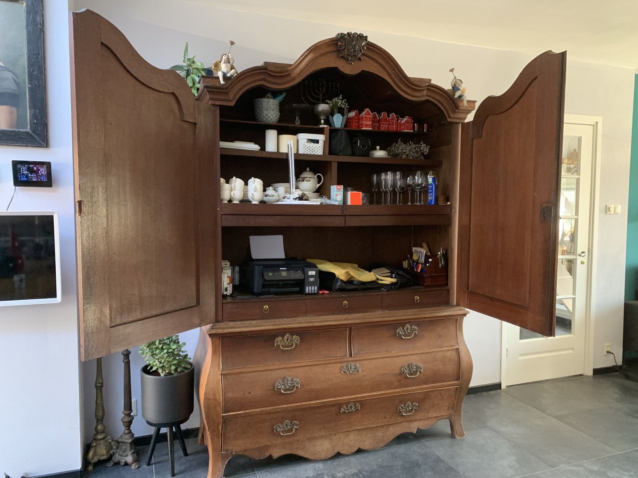 Eiken buikkabinet