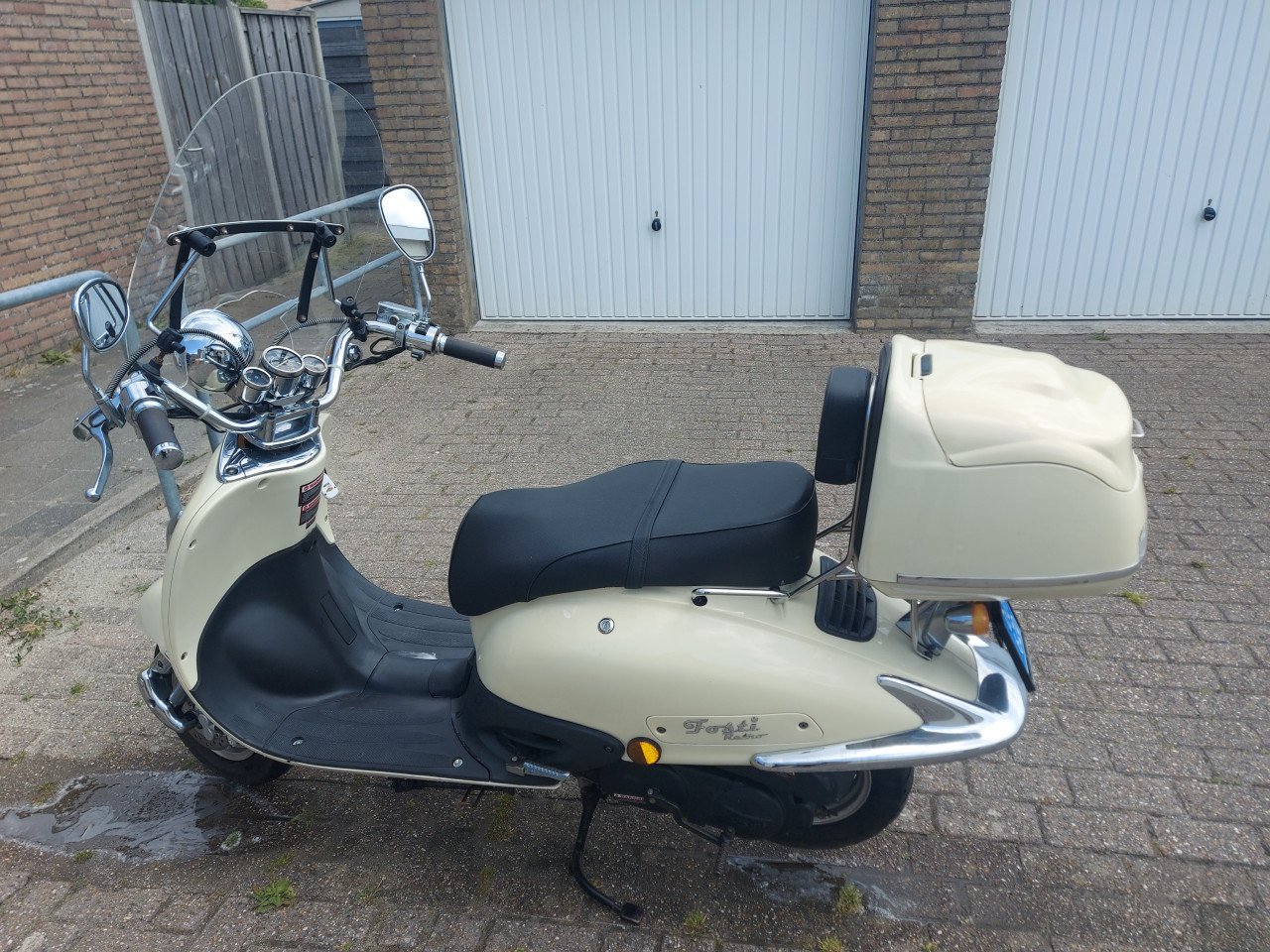 Mooie Scooter Fosti