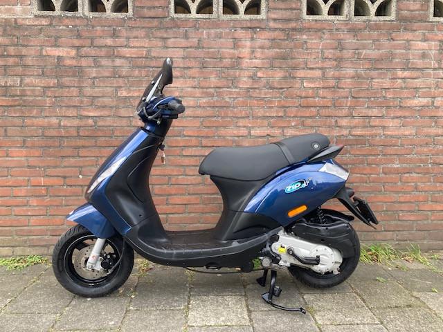 ZEER MOOIE PIAGGIO ZIP 4 TAKT SNOR SCOOTER ! BOUWJAAR 2013