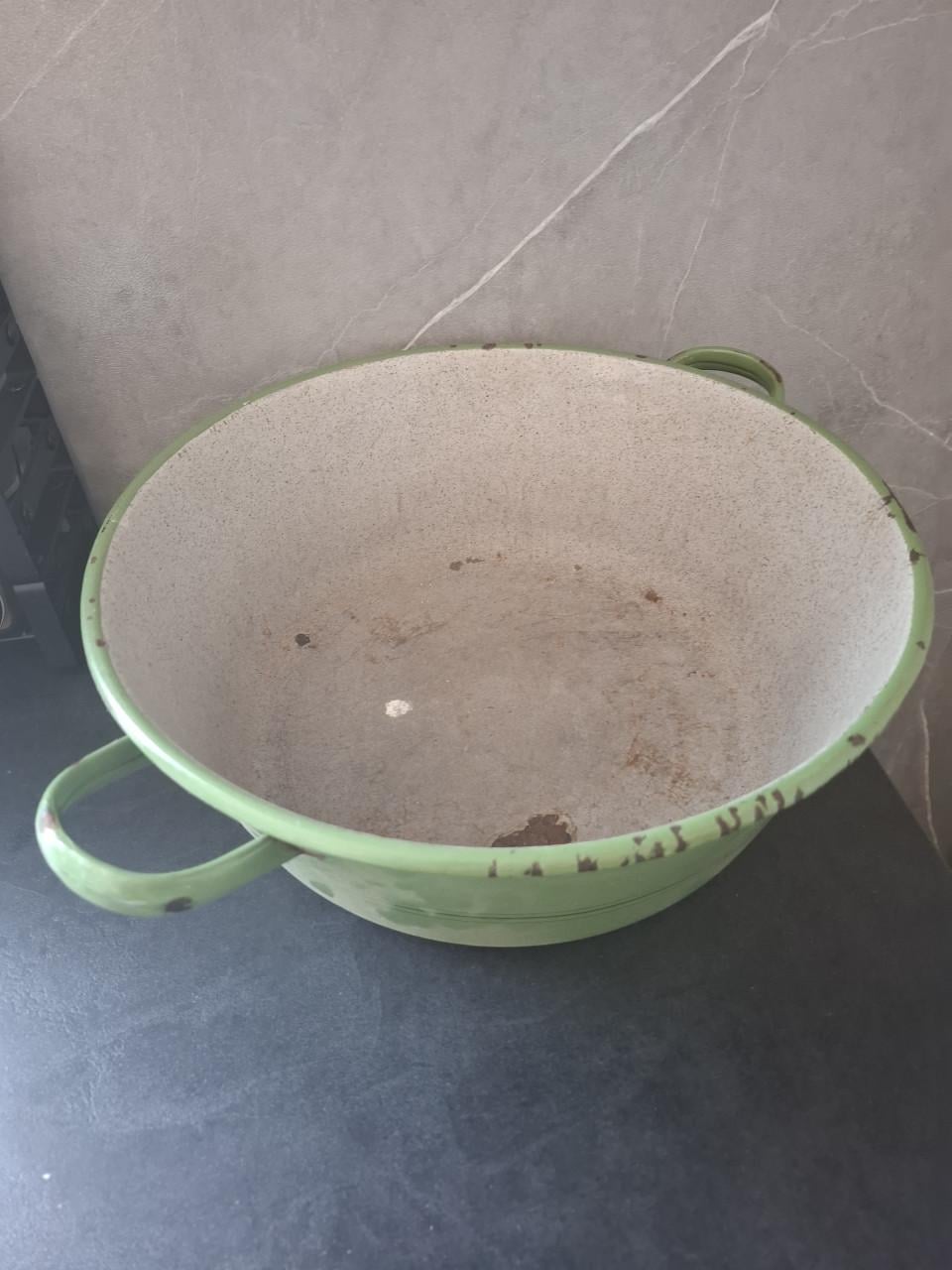 Groene emaille schaal