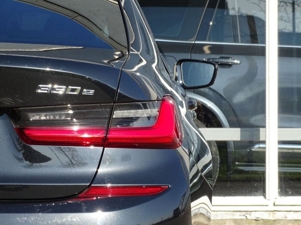 BMW 3-serie 330e edrive edition m-sportpakket | 18"