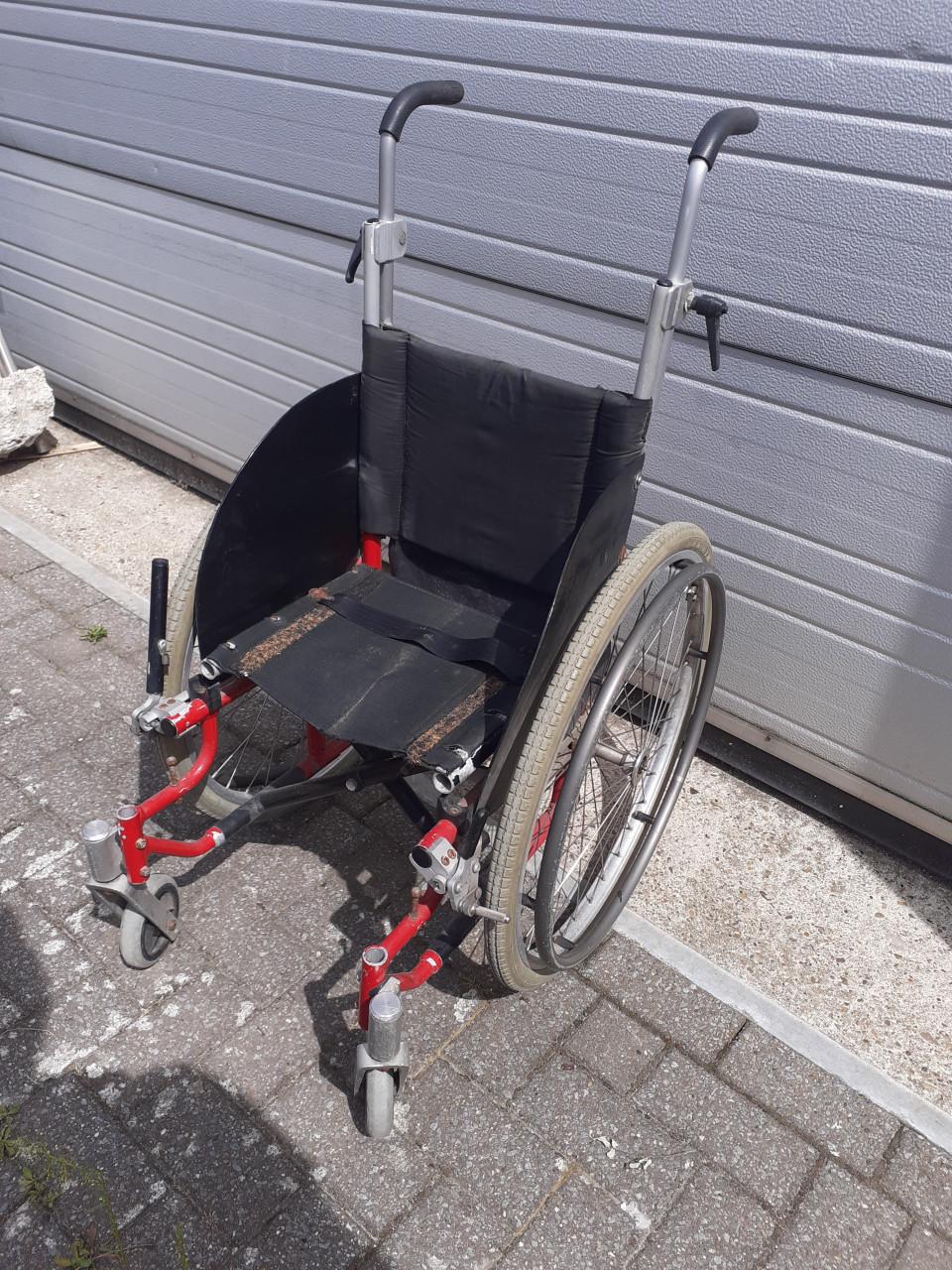 Rollator mooie hippe rode met zitje..!..Opklapbaar.. & ROLSTOEL