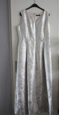 Hele mooie avond jurk creme met glanzende garen maat 16