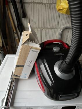 Nieuwe stofzuiger met extra zakken nieuwprijs €80,-