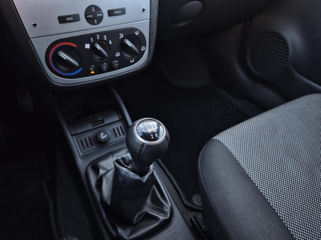 Opel Corsa 1.2-16v silverline / origineel nl / airco