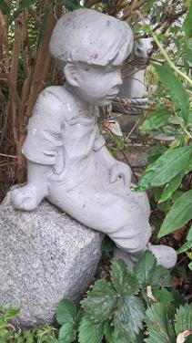 Tuinbeeld jongen