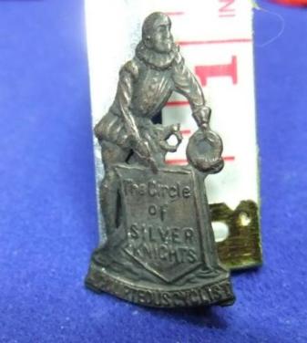 Te koop; fiets badge silver knight zeldzaam broche curiosa zilver knecht