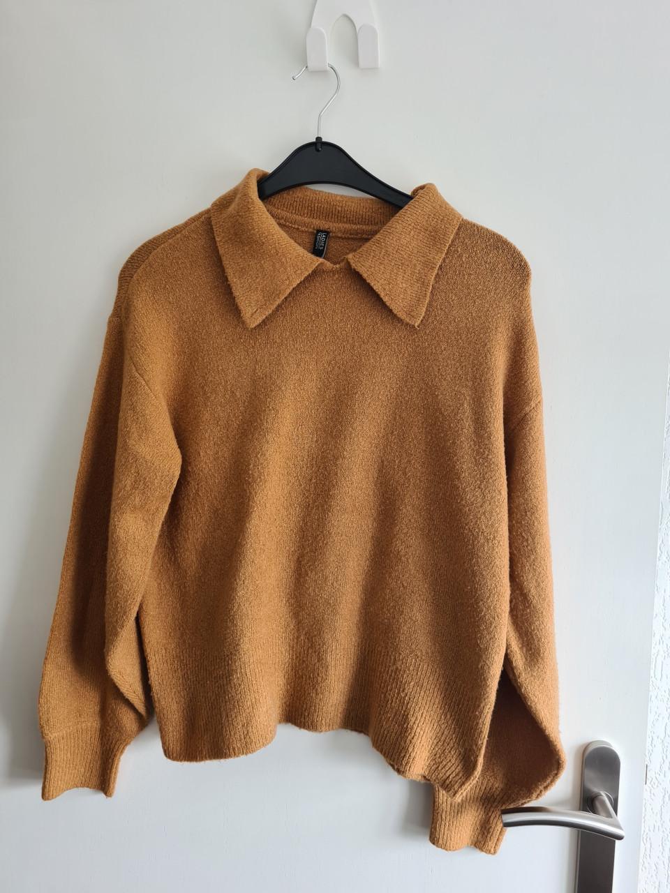 Camelkleurige - mosterdgele trui met kraag Maat L