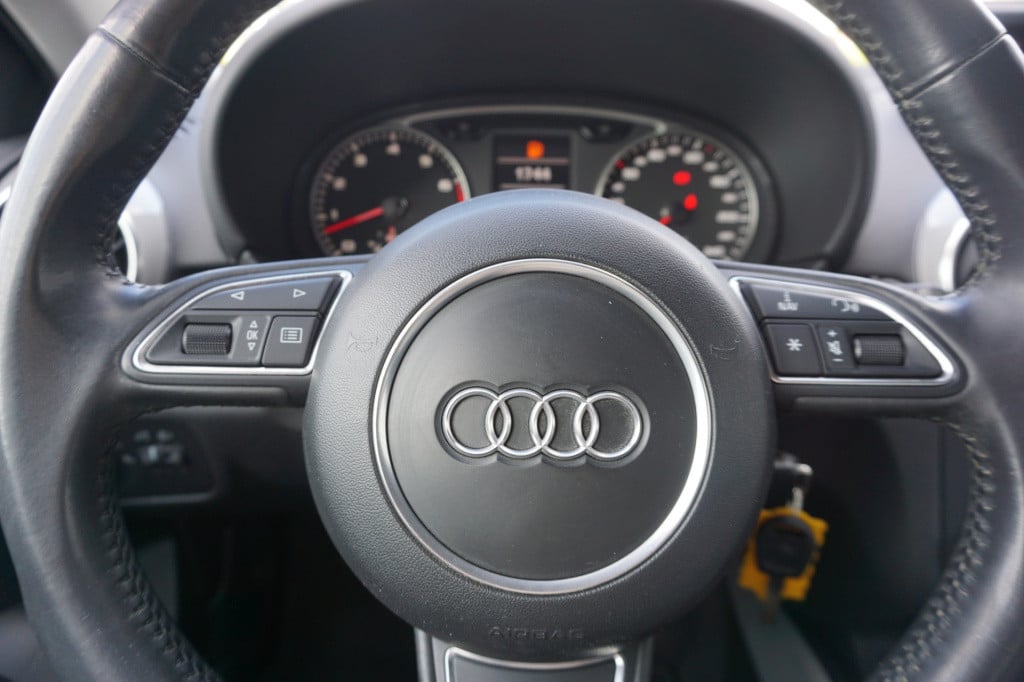 Audi A1 1.4 tfsi attraction airco / navi / parkeers. / elektr. ramen
