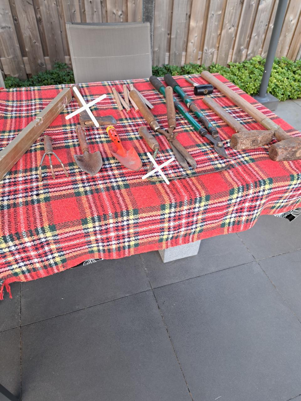 Tuingereedschap, grote hamer, voor de starter, etc.