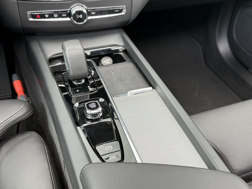 Volvo XC60 2.0 t6 awd + dark