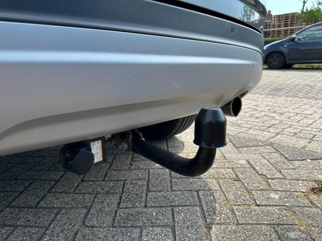 Ford Kuga 1.6 titanium trekhaak pdc stoelverwarming