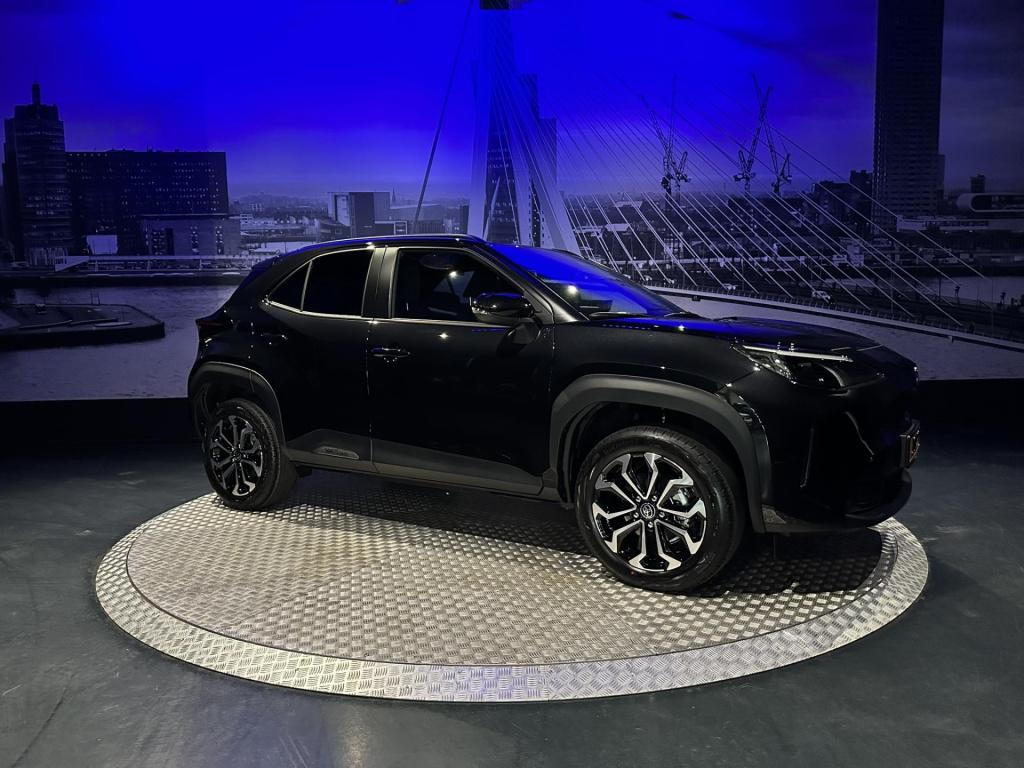 Toyota Yaris Cross 1.5 hybrid 130 dynamic *acc*winterpakket*camera*17inch*