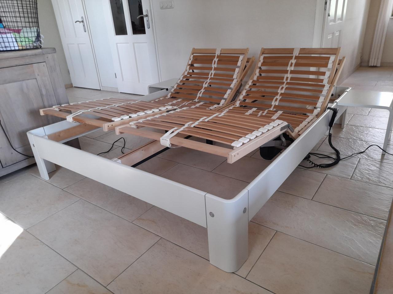 Aupingbed 160x200 Elektrisch verstelbare lattenbodems(in goede nette staat)