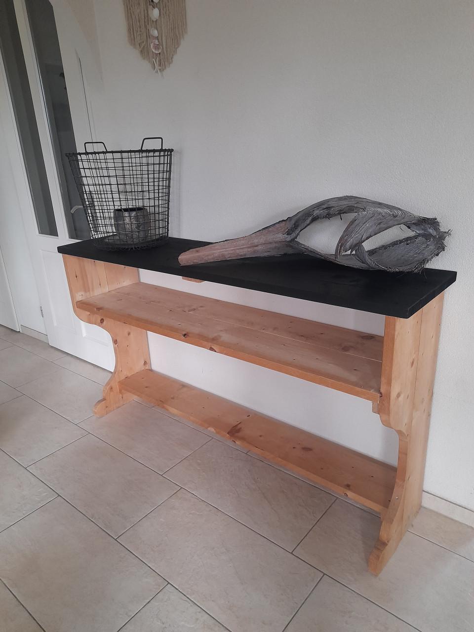 Stoere massief houten side table 165 x 39 x 93.5H ( in goede staat )