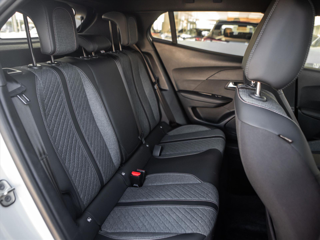 Peugeot 2008 1.2 puretech 100pk allure