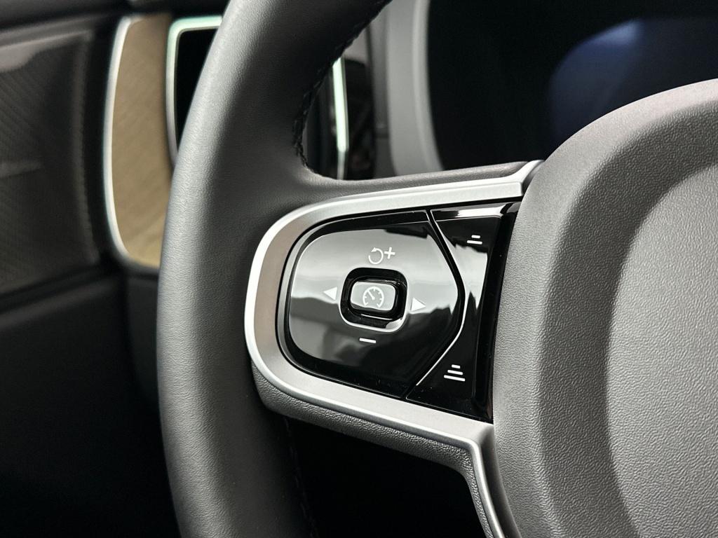 Volvo XC60 t6 398pk recharge ultra dark|