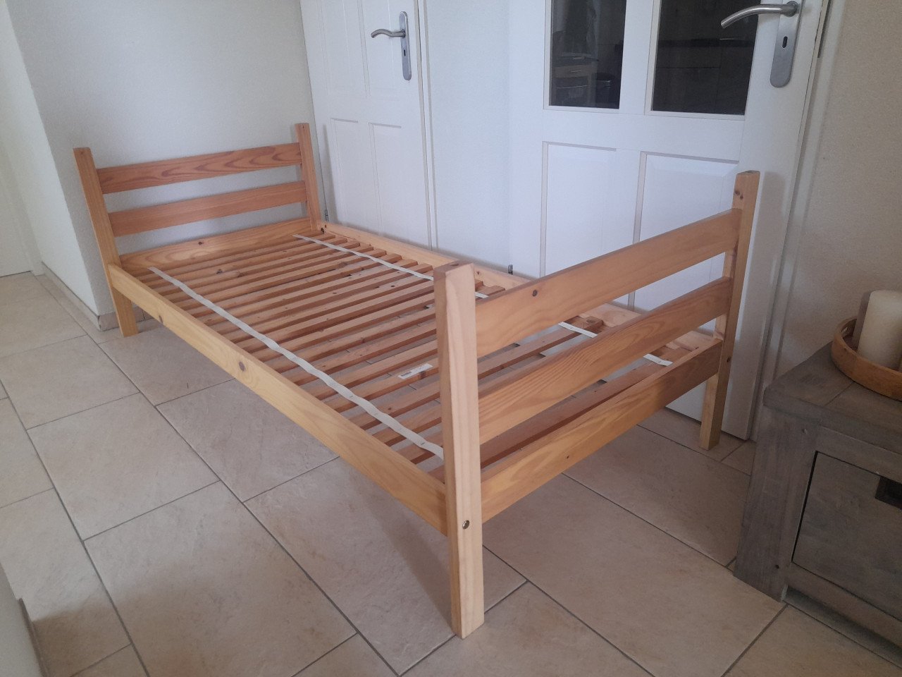 1 persoons bed 90 x 200 ( in goede staat )