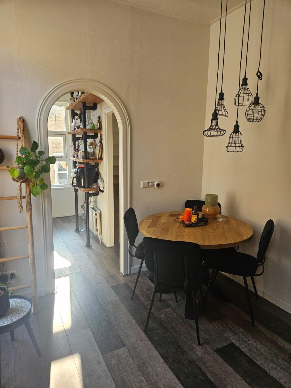 Sfeervolle woning met dakterras in hartje Goes – per direct beschikbaar!