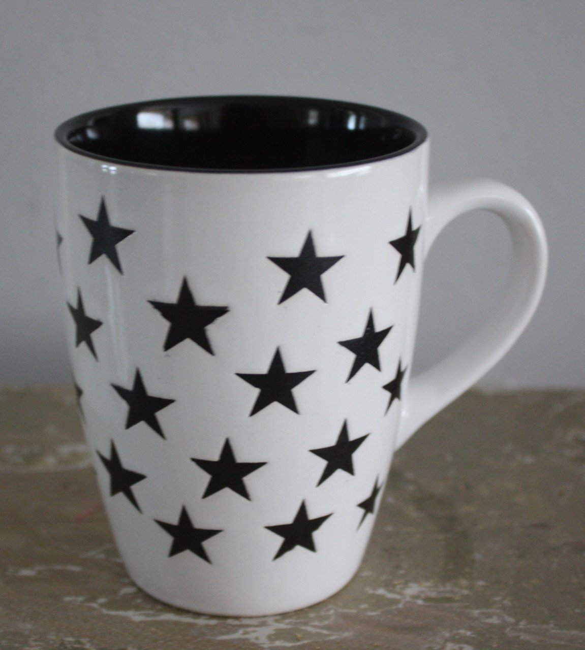 Kerst mok met zwarte sterren print