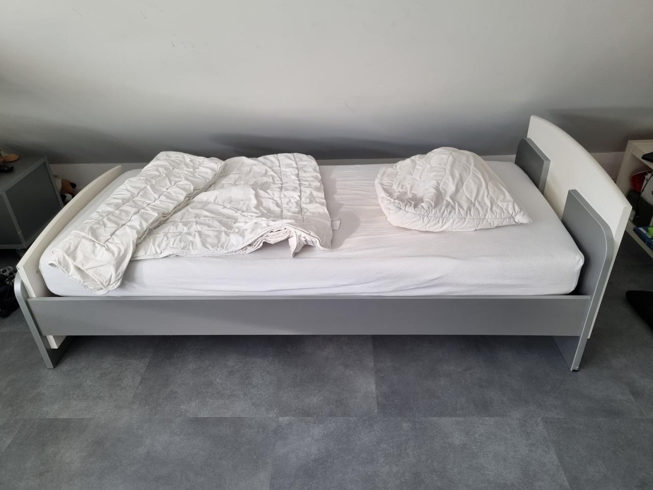 Stoer 1 persoons bed 90x100