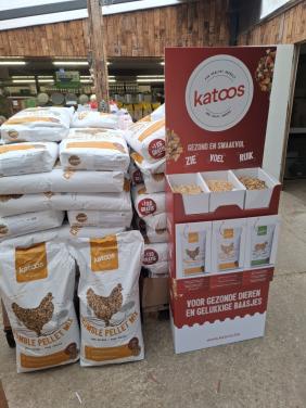 Pluimveevoeders tegen aantrekkelijke prijzen