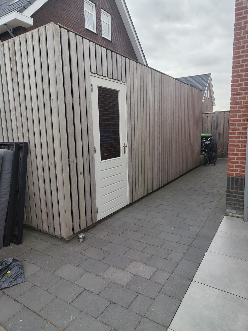 Gezocht: Sloper voor demontage houten berging + verwijderen betonplaat