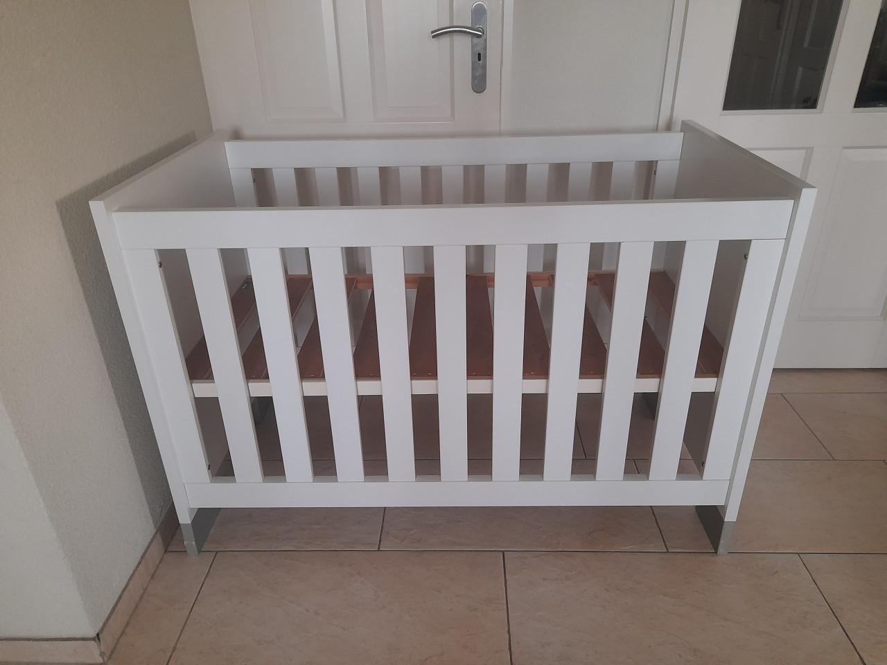 Mooi ledikantje (in goede nette staat)