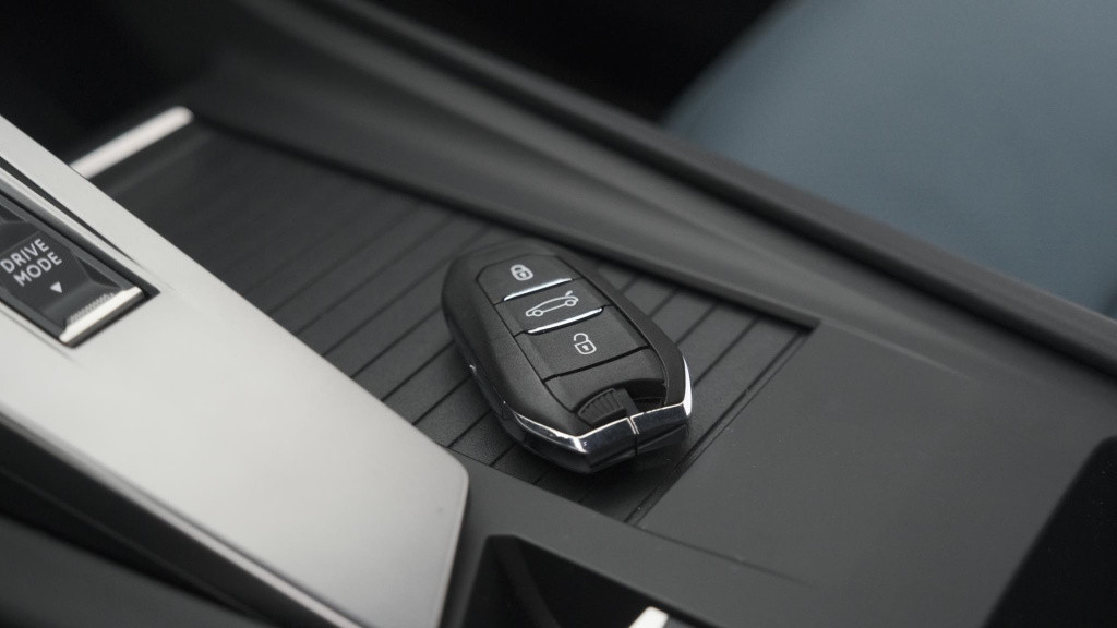 Peugeot 308 puretech 130 gt pack business | camera | dodehoekdetectie | app