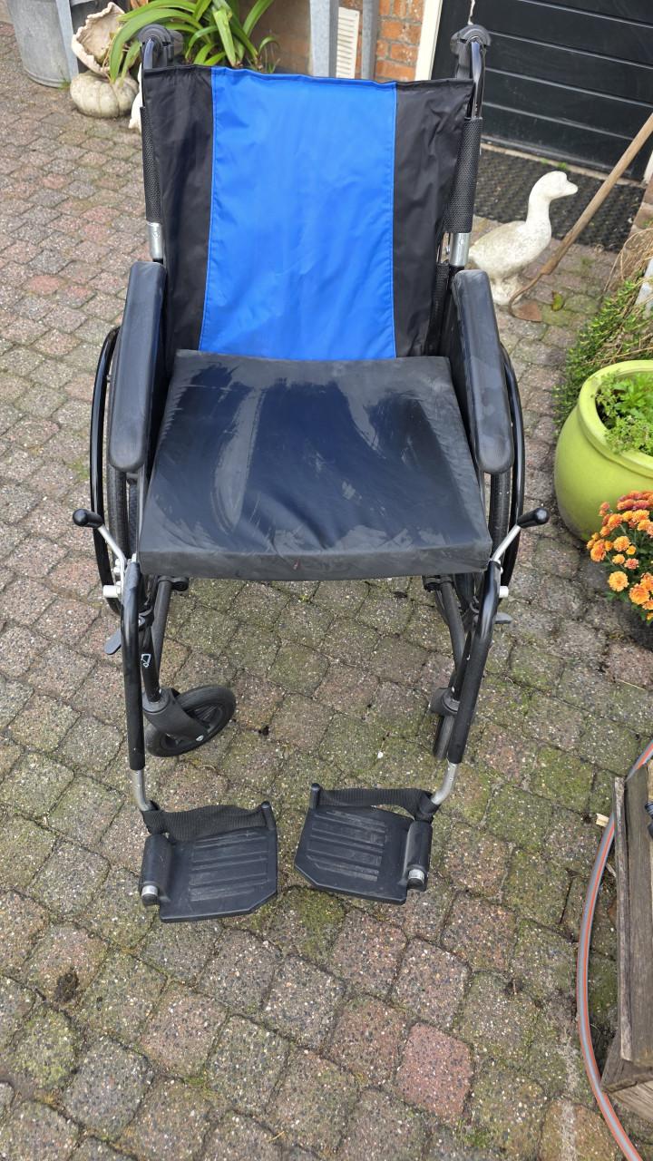 GERESERVEERD    Rolstoel