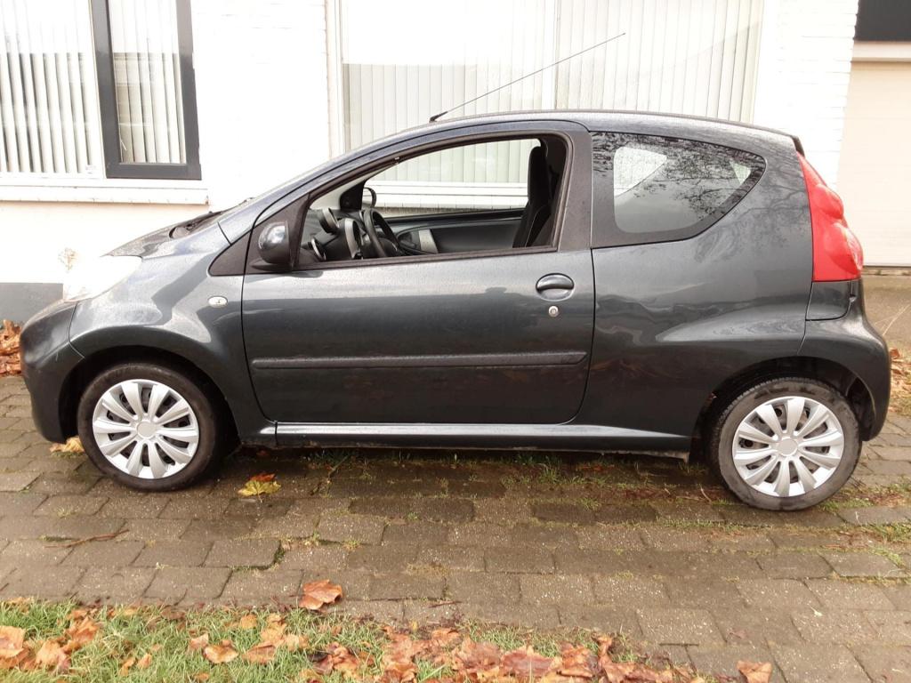 Peugeot 107 1.0-12v sublime