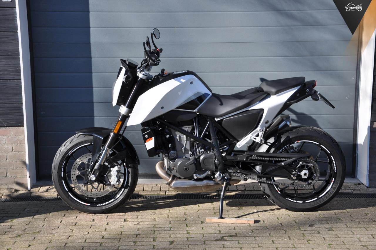 KTM Duke 690 slechts 12000km!