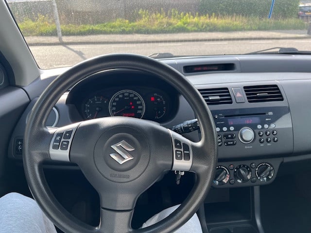 Suzuki swift 1.5 exclusive airco nap logisch