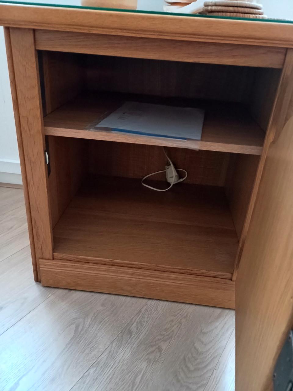 Te koop: licht eikenhouten kastje met 1 deur
