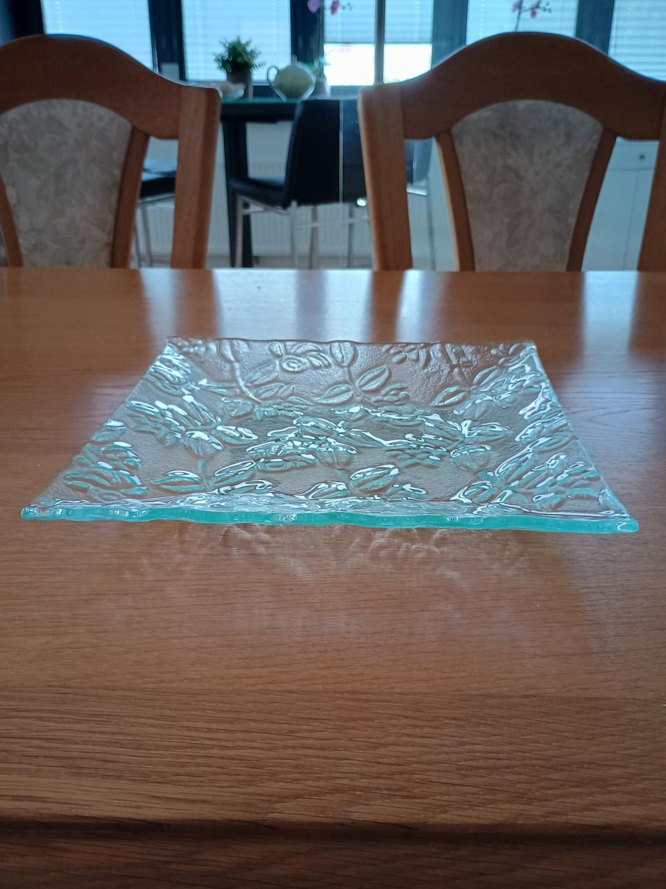 Glazen schaal bloemmotief