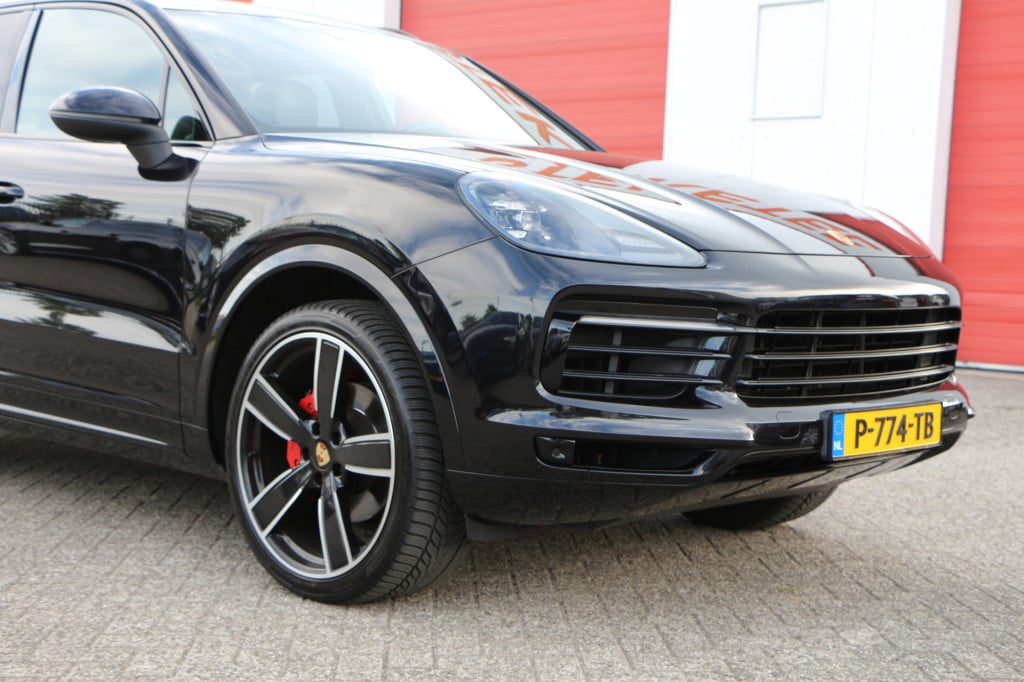 Porsche Cayenne 3.0 340pk trekhaak | all black | 22 inch