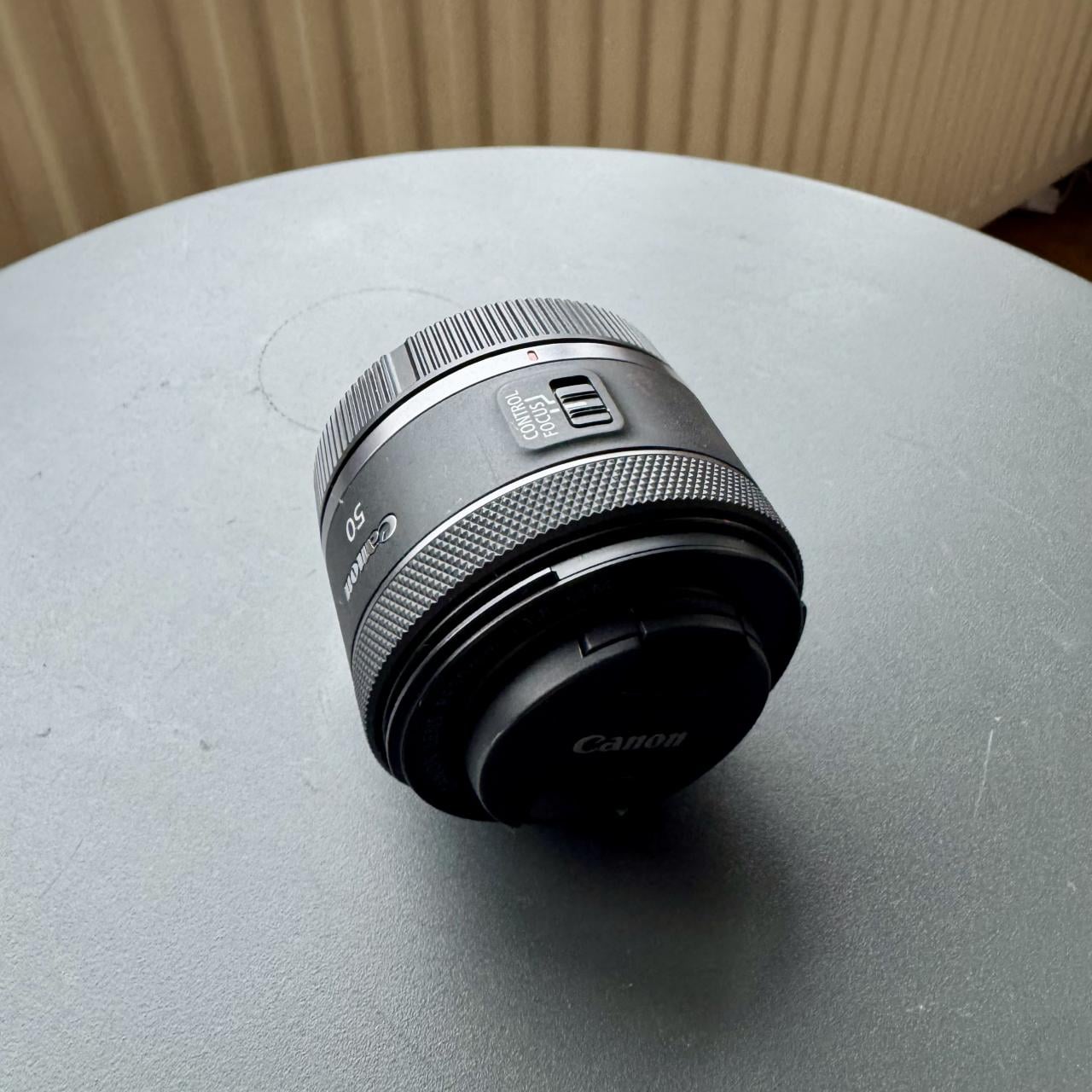 Canon EOS R50 + 2 lenzen + Peak Design camerariem