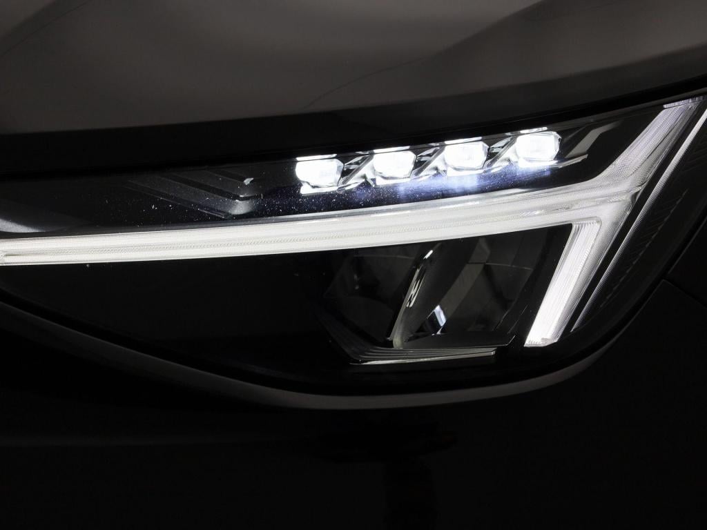 Volvo XC40 recharge core | automaat | navigatie | apple carplay / android a