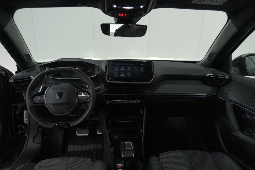 Peugeot 2008 puretech 130 eat8 gt | camera | apple carplay | parkeersensore