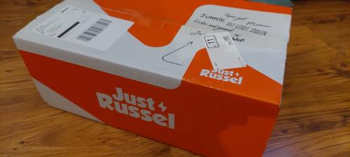 Just Russell hond eten