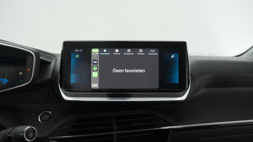 Peugeot 208 puretech 100 eat8 allure | camera | apple carplay | navigatie |