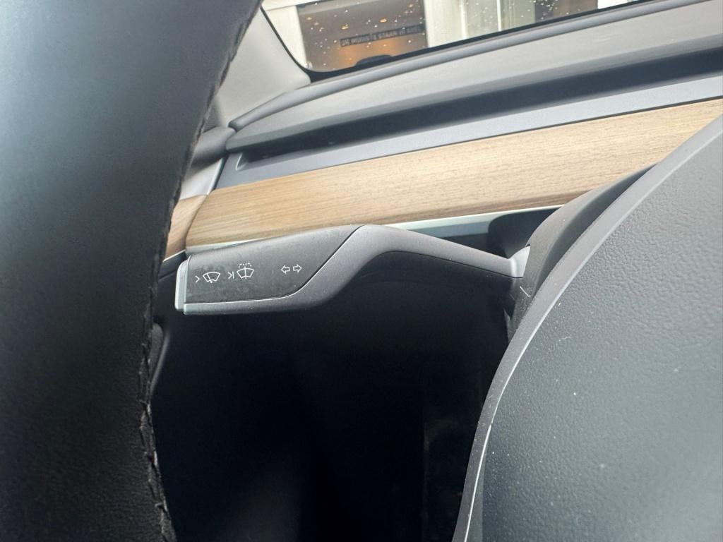 Tesla Model Y long range awd 75 kwh