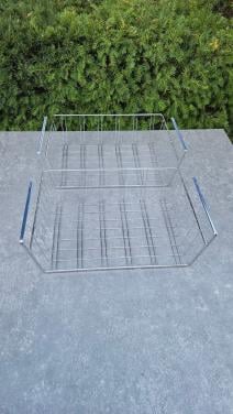 🏠 2 metalen hangmanden / kastmanden