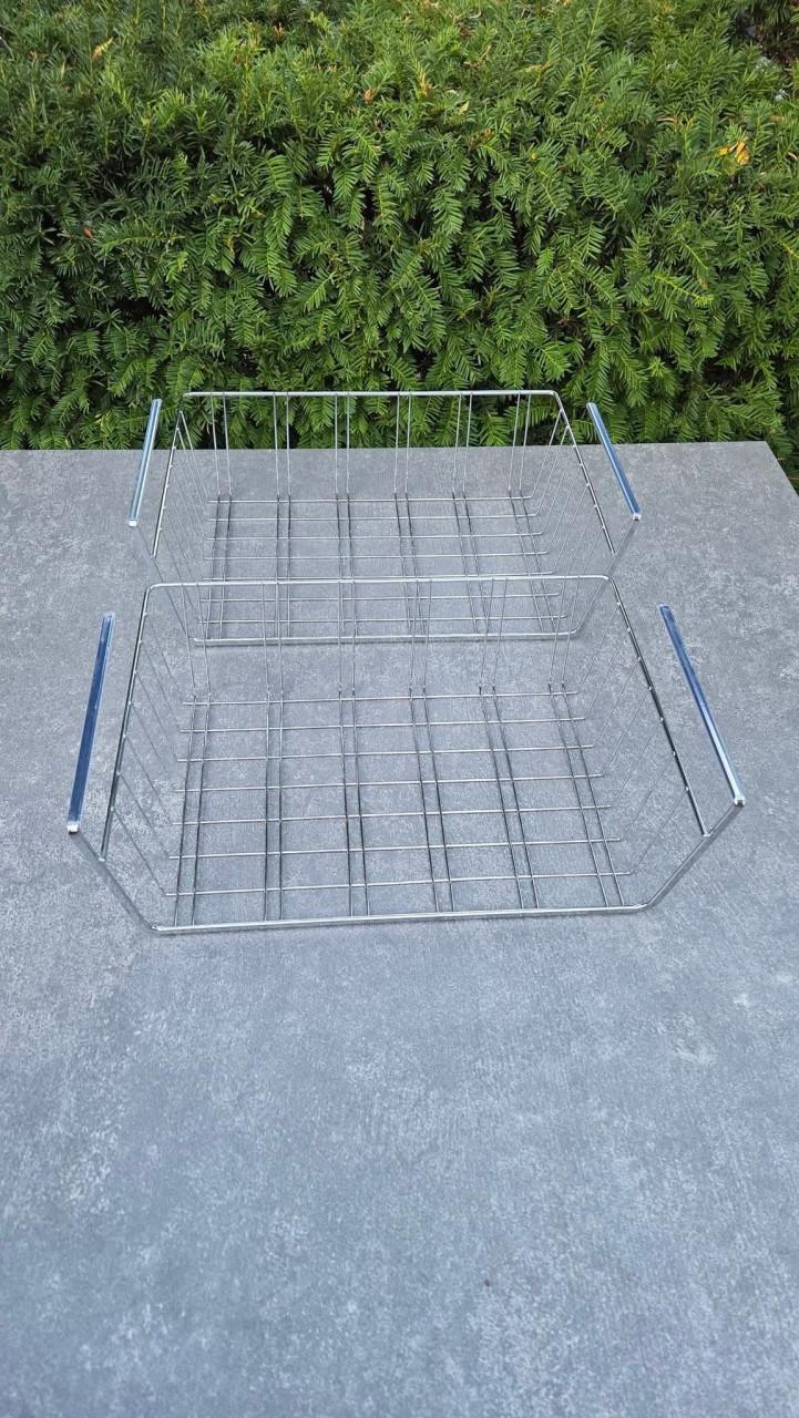 🏠 2 metalen hangmanden / kastmanden