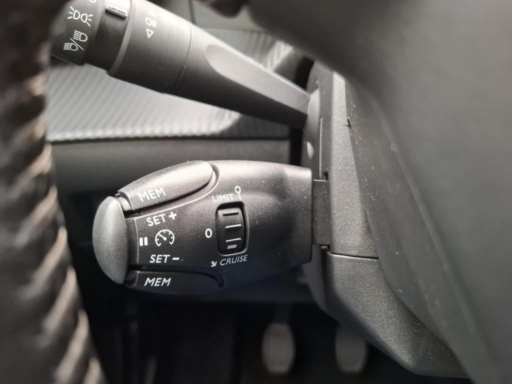 Peugeot 208 1.2 100 allure pano/clima/nav/cam